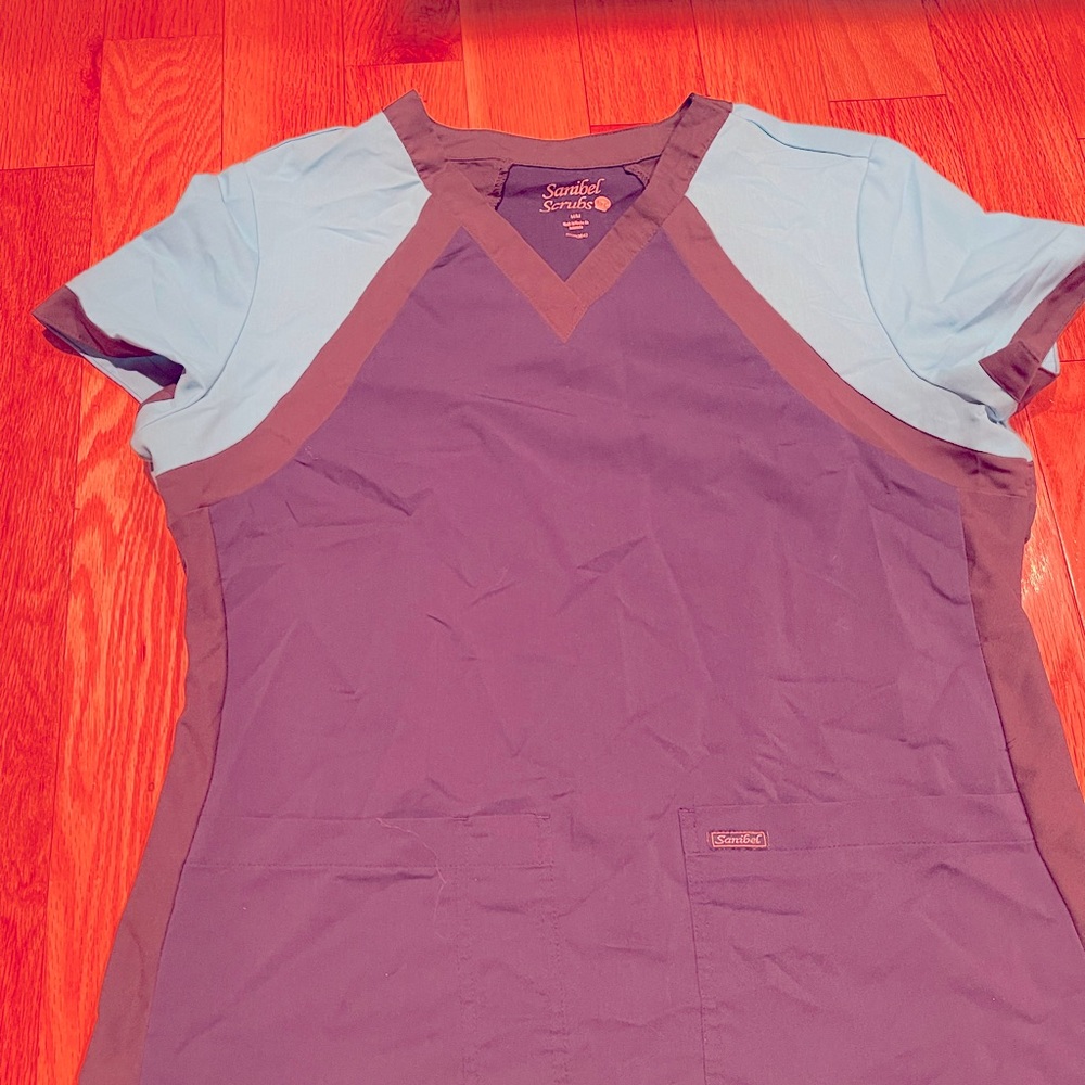 Sanibel scrub top. Medium. Tri color navy, aqua, and grey